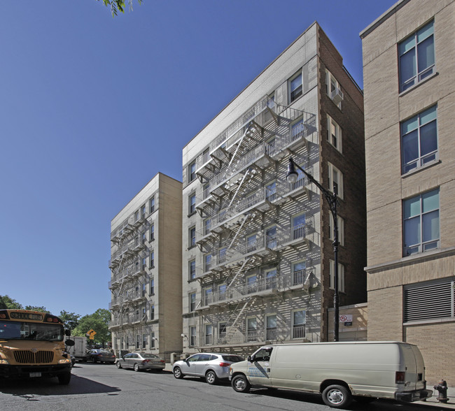 126-140 Morningside Dr in New York, NY - Building Photo - Building Photo