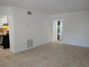 15391 S Dixie Hwy in Palmetto Bay, FL - Building Photo - Building Photo