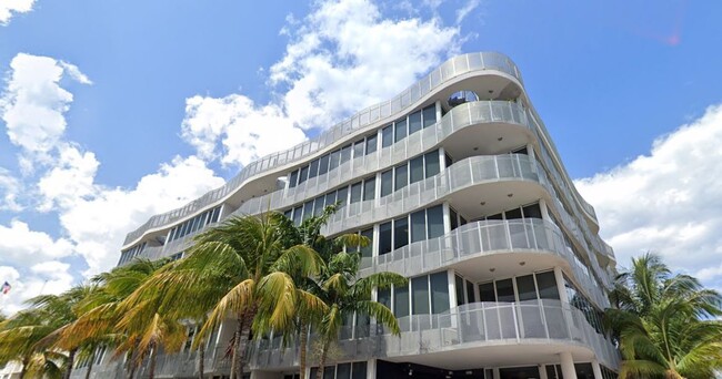 2100 Park Ave, Unit 301 in Miami Beach, FL - Foto de edificio - Building Photo