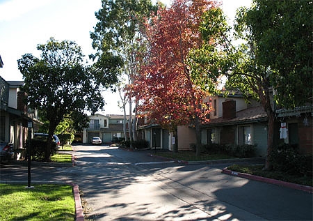 Foxhollow Village Apartments in Costa Mesa, CA - Building Photo