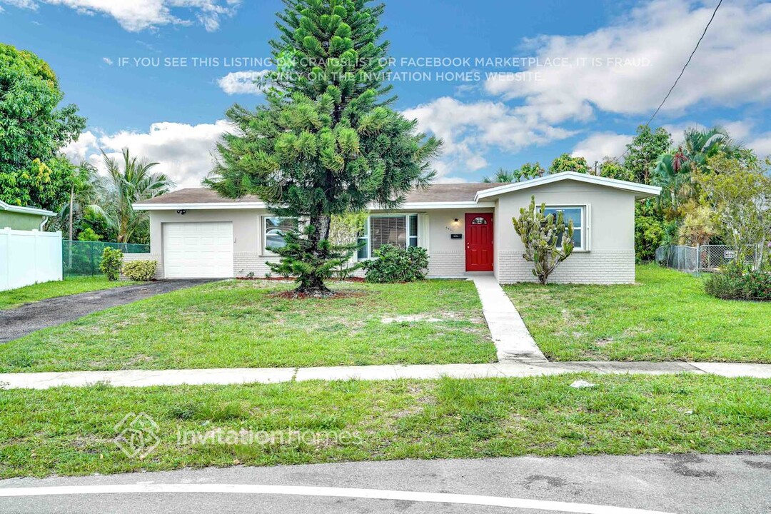 3461 NW 26th St in Lauderdale Lakes, FL - Building Photo