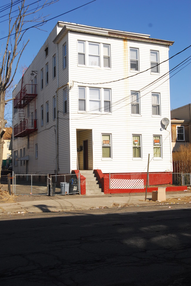 263 9th Ave in Paterson, NJ - Building Photo - Building Photo