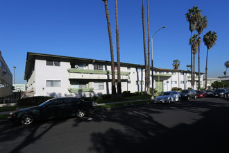 Tacana Apartments in Los Angeles, CA - Building Photo - Building Photo