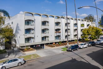 St. Andrews Place Apartments in Los Angeles, CA - Building Photo - Building Photo