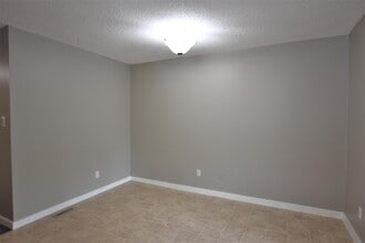 9310 B-93100 100 Ave. in Grande Prairie, AB - Building Photo - Building Photo