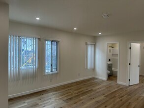 2616 1/4 S Halldale Ave in Riverside, CA - Foto de edificio - Building Photo