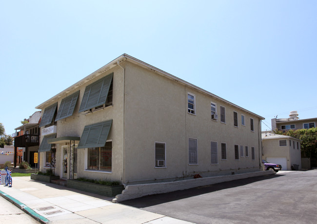 383 Redondo Ave in Long Beach, CA - Building Photo - Building Photo