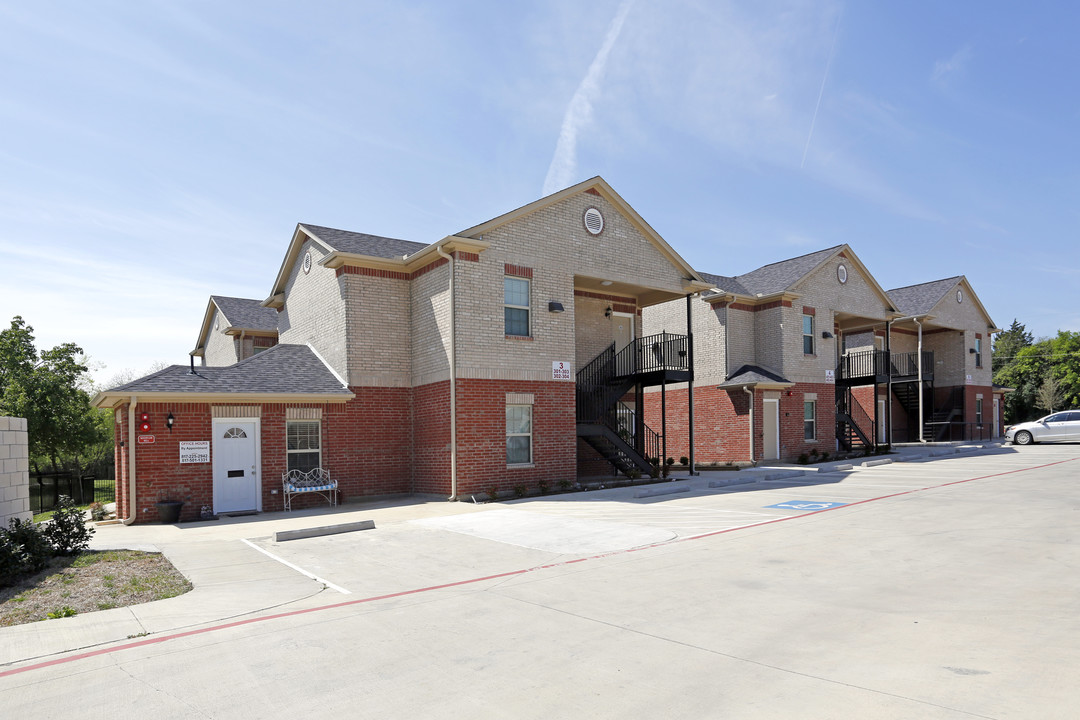 Mansfield Gardens in Mansfield, TX - Building Photo