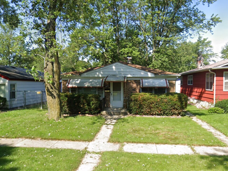 16832 Bulger Ave in Hazel Crest, IL - Building Photo