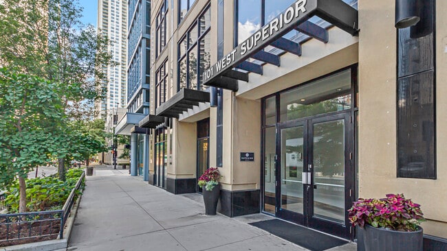 101 W Superior St in Chicago, IL - Building Photo - Building Photo