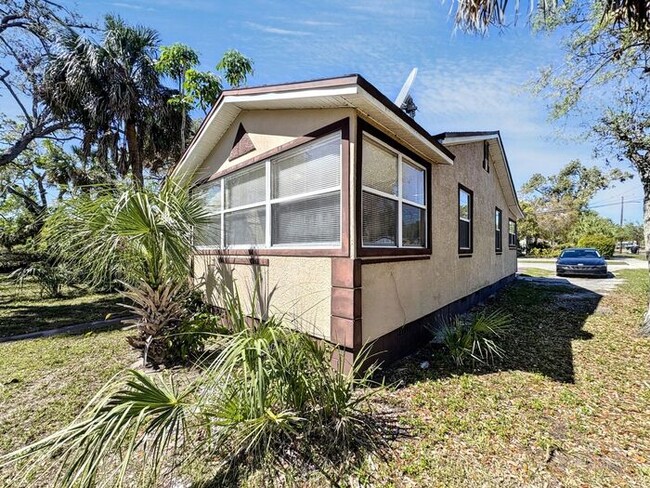 2701 22nd Ave S in St. Petersburg, FL - Building Photo - Building Photo
