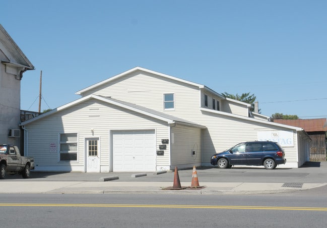 49 N Main St in Hughesville, PA - Foto de edificio - Building Photo