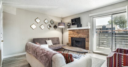 Preslee Apartments in Arlington, TX - Building Photo - Building Photo