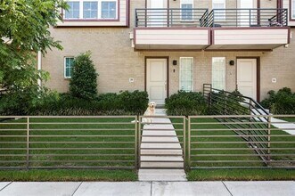 5820 Bryan Pkwy in Dallas, TX - Building Photo - Building Photo