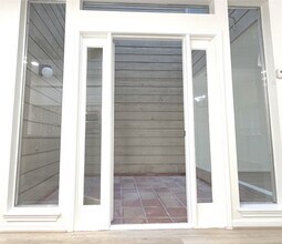 1025 Fountain View Dr in Houston, TX - Building Photo - Building Photo