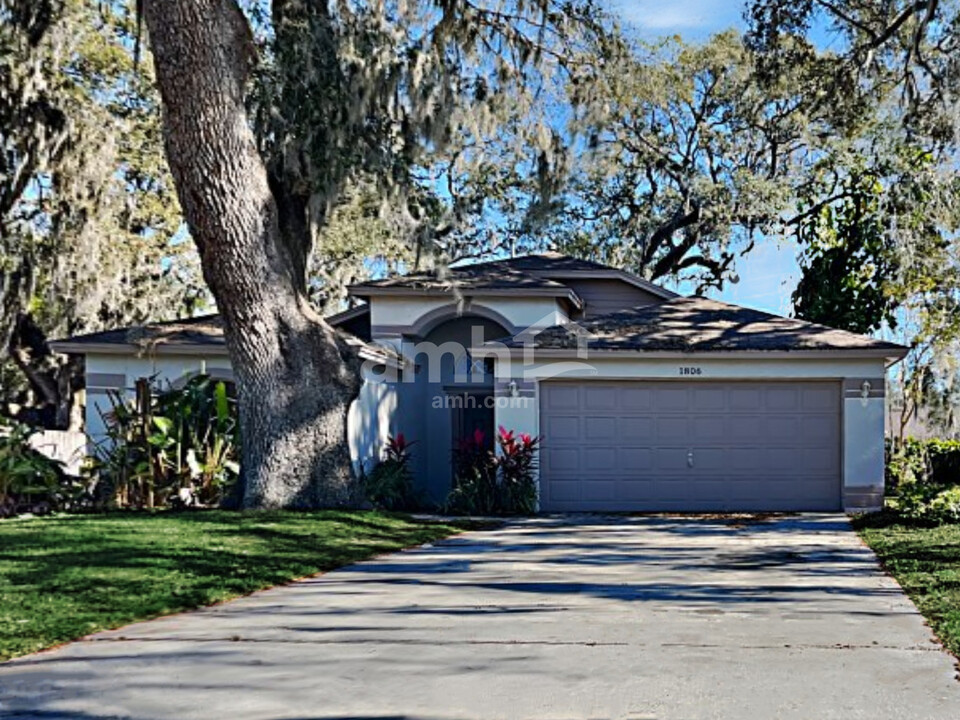 1806 Bell Ranch St in Brandon, FL - Building Photo