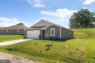 171 Centergate Dr in Charles Town, WV - Building Photo