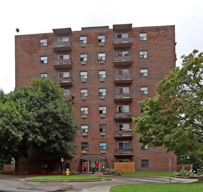Kingsberry Towers in London, ON - Building Photo - Building Photo