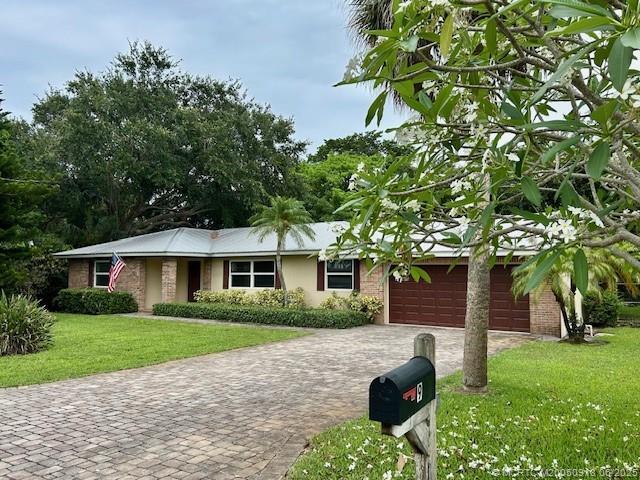 property at 9 Via Lucindia Dr N