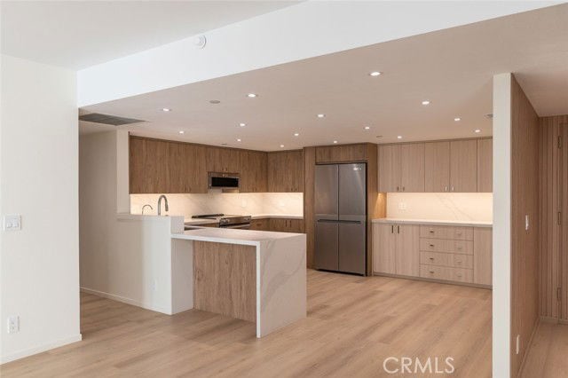 345 Pioneer Dr in Glendale, CA - Building Photo - Building Photo