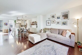 303 S NW Hwy in Park Ridge, IL - Foto de edificio - Building Photo