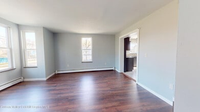 16 Bailey St in Coxsackie, NY - Building Photo - Building Photo