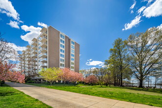 1425 4th St SW, Unit 712 in Washington, DC - Building Photo - Building Photo