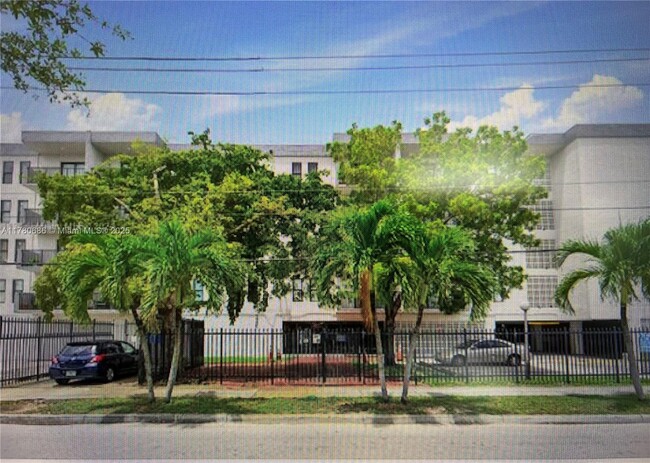 6950 W 6th Ave in Hialeah, FL - Building Photo - Building Photo