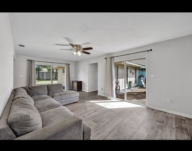 4280 Island Cir in Ft. Myers, FL - Building Photo - Building Photo
