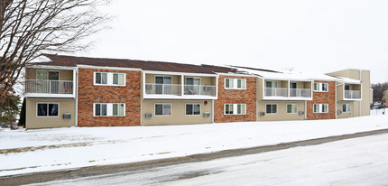 Woodside Terrace Apartments in Beloit, WI - Building Photo - Building Photo