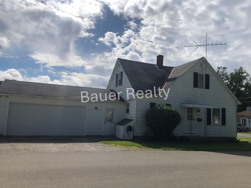 242 Pearl St in Ashland, OH - Building Photo