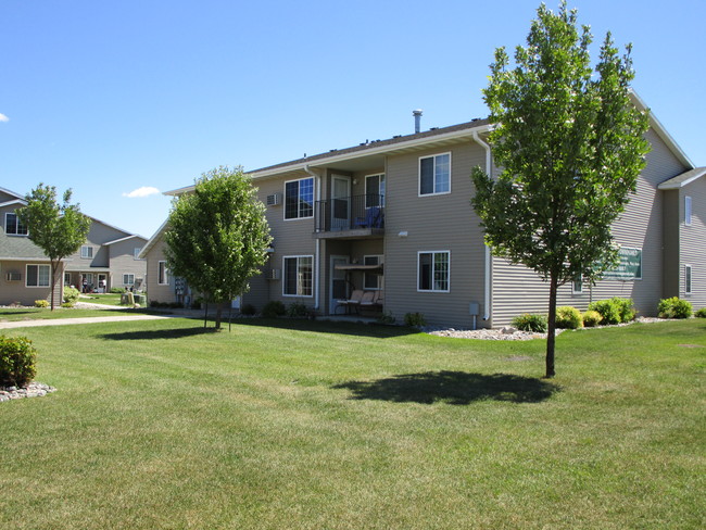 Foxtail Creek Townhomes in Fargo, ND - Building Photo - Building Photo