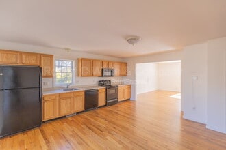 10 Winthrop Dr in Farmington, CT - Building Photo - Building Photo