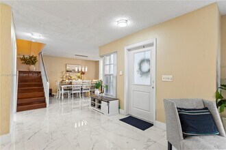 11085 Neptune Dr in Hollywood, FL - Foto de edificio - Building Photo