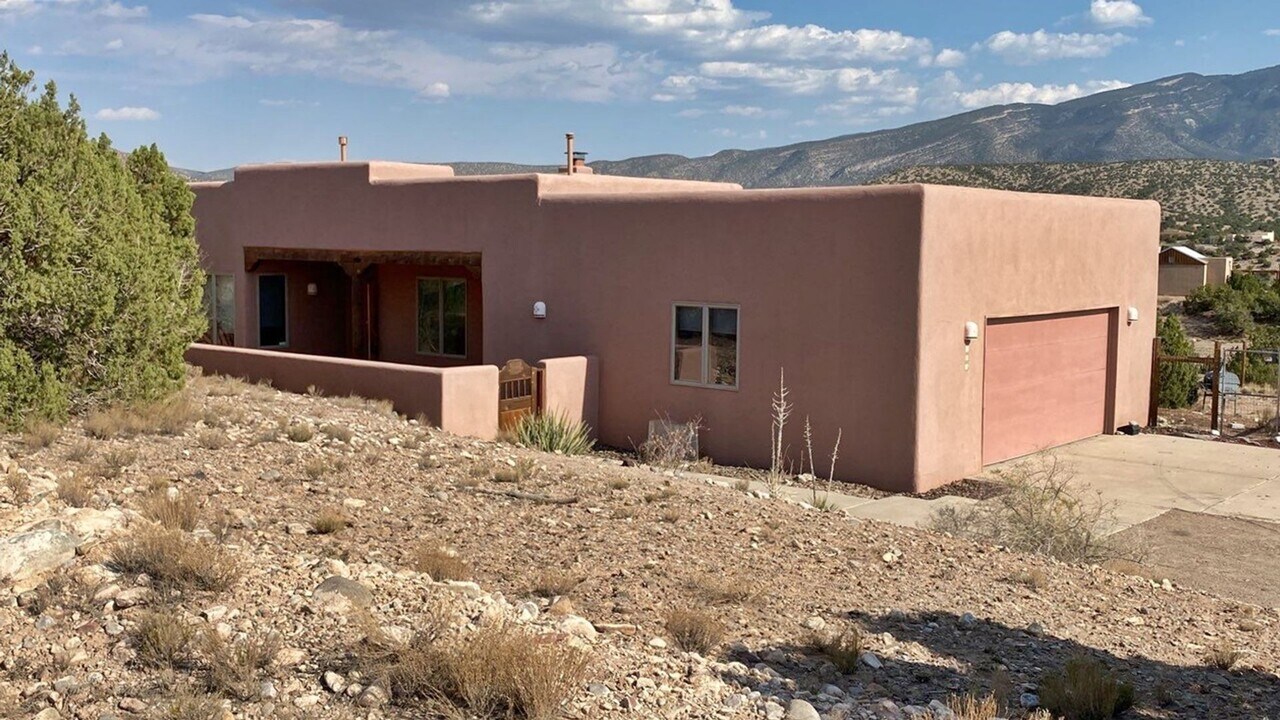 145 Windmill Trail in Placitas, NM - Building Photo
