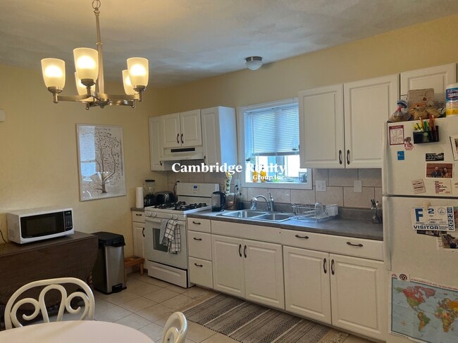 6 Skehan St, Unit 3 in Somerville, MA - Building Photo - Building Photo