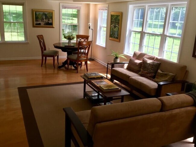 188 N Quaker Hill Rd in Pawling, NY - Building Photo - Building Photo