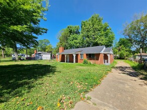 216 Truett Dr in Montgomery, AL - Foto de edificio - Building Photo