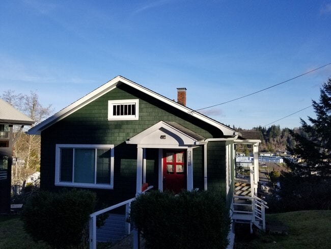 1318 N C St in Aberdeen, WA - Foto de edificio - Building Photo