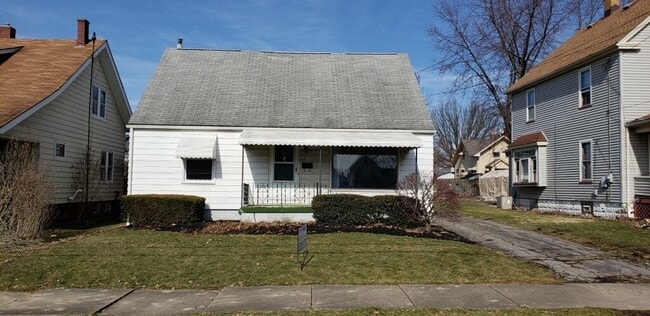 property at 212 E Kline St