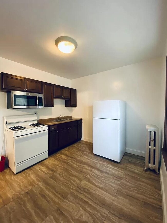 property at 4455 W Dickens Ave