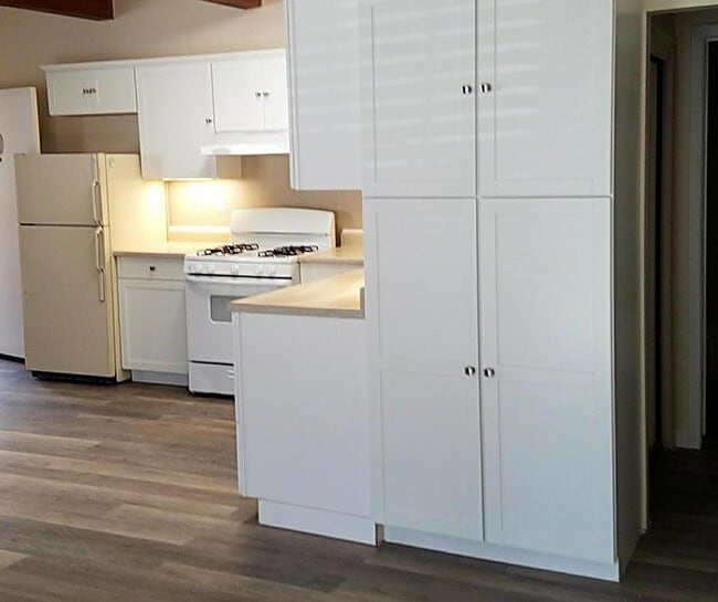 160 Clarendon Rd in Pacifica, CA - Building Photo - Building Photo