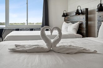 8817 S Thomas Dr in Panama City Beach, FL - Building Photo - Building Photo