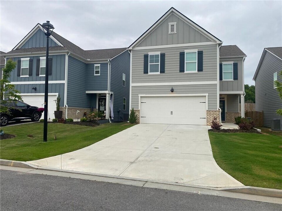 6055 Hoot Owl Ln in Flowery Branch, GA - Building Photo