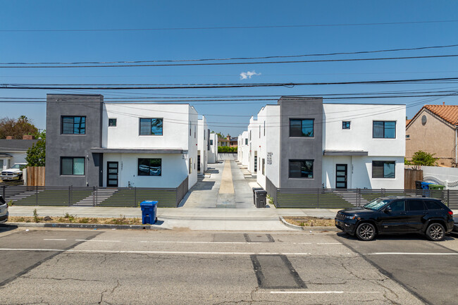 Nordhoff Residential in Panorama City, CA - Foto de edificio - Building Photo