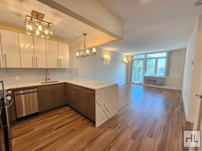Northern Boulevard in Queens, NY - Building Photo - Building Photo