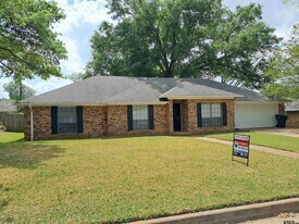 704 Becky Dr in Tyler, TX - Building Photo