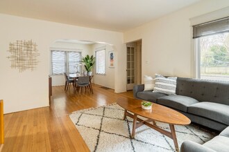 2036-2038-2038 SE Morrison St, Unit 2036 in Portland, OR - Foto de edificio - Building Photo