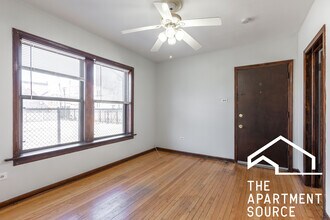 4810 W Armitage Ave, Unit 3R in Chicago, IL - Building Photo - Building Photo