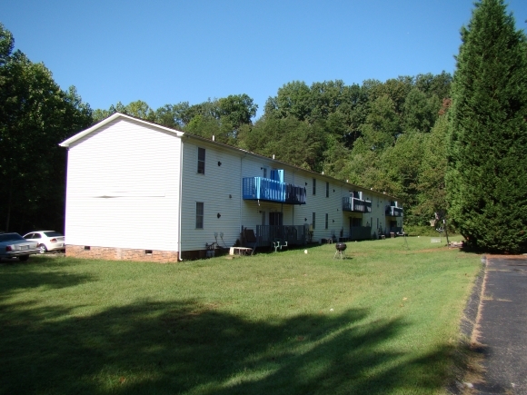 1006 Smith Lake Rd in Martinsville, VA - Building Photo - Building Photo